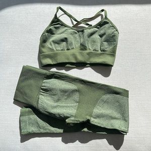 Amazon Sports Bra/Leggings Set